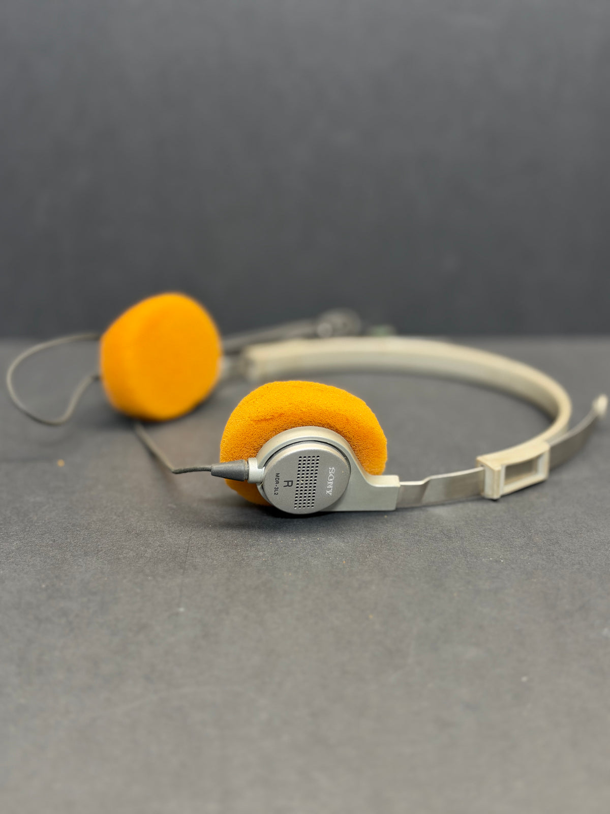 SONY TPS-L2 WALKMAN + SONY MDR-3L2 headphones + SONY CASE.