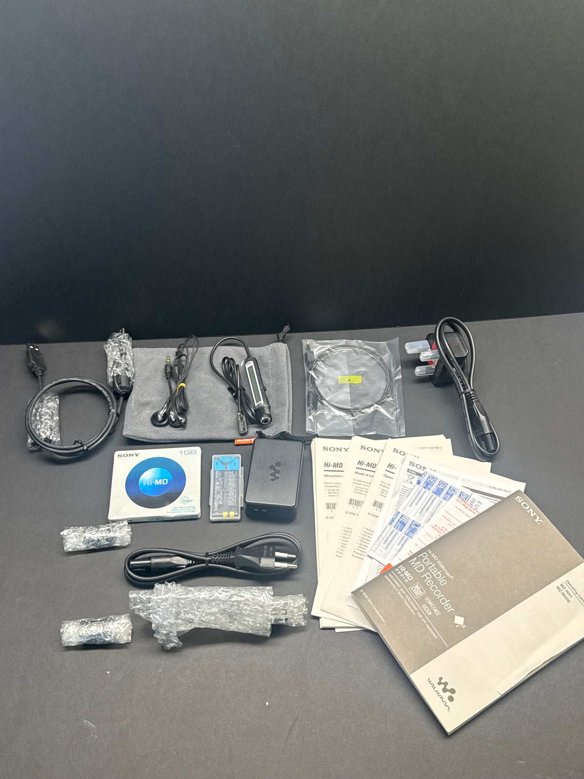 Sony mz-rh1 mini disc BOXED.  new OLED screen