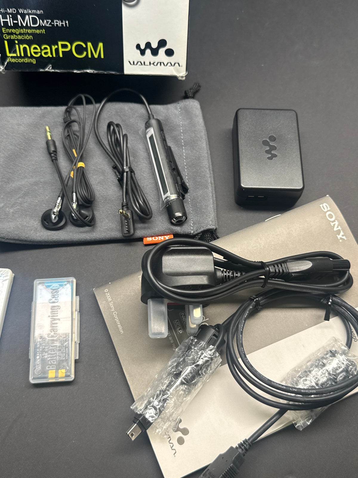 Sony mz-rh1 mini disc BOXED.  new OLED screen