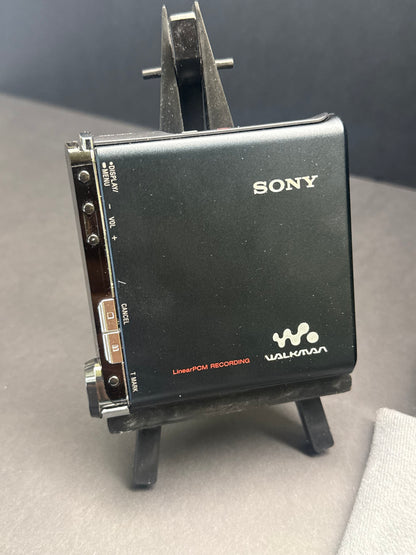 Sony mz-rh1 mini disc BOXED.  new OLED screen