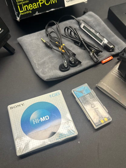 Sony mz-rh1 mini disc BOXED.  new OLED screen
