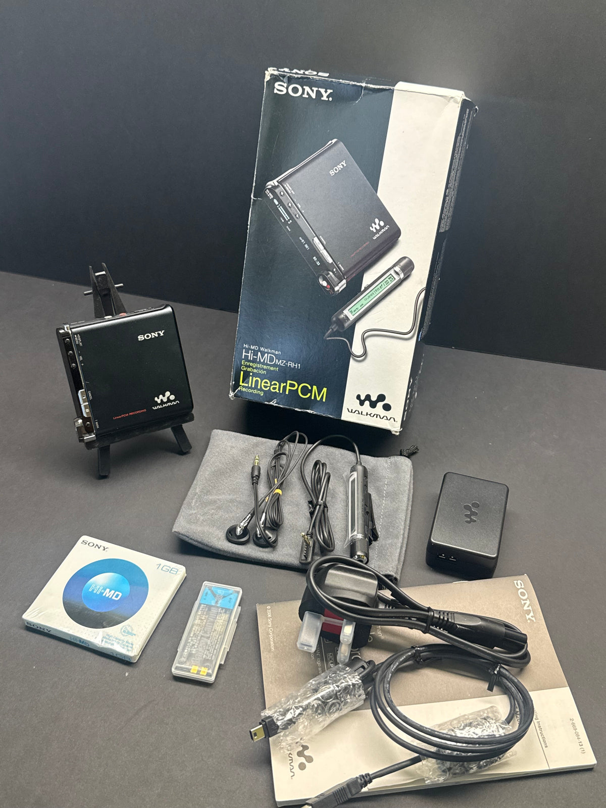 Sony mz-rh1 mini disc BOXED.  new OLED screen