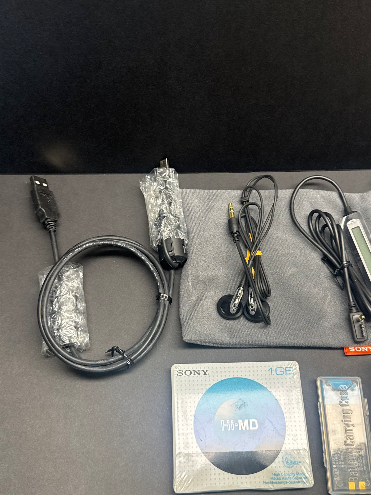 Sony mz-rh1 mini disc BOXED.  new OLED screen