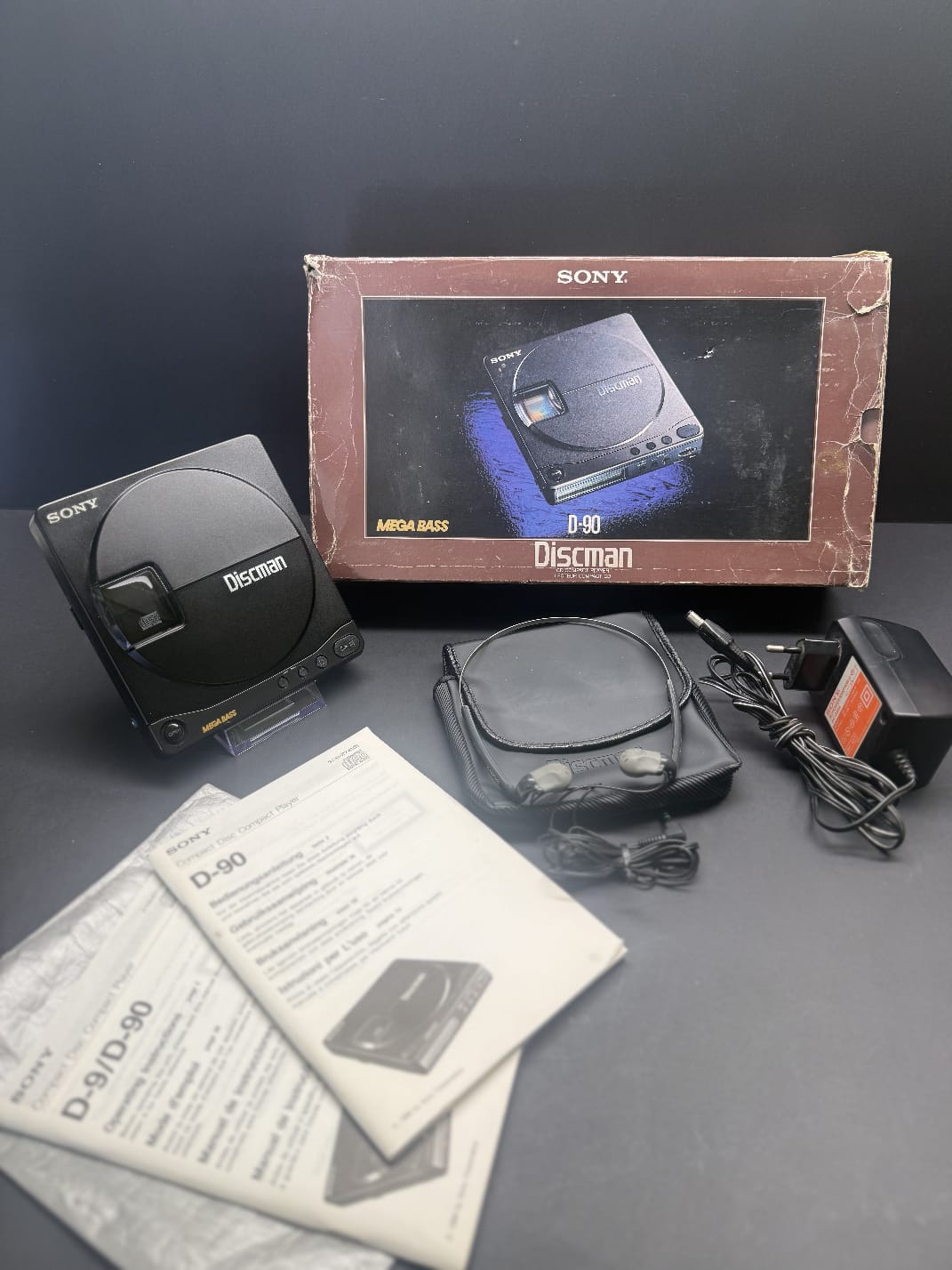 Sony Discman D-90 Digital Mega Bass Compact Disc Player Boxed. SERVICED. VGC