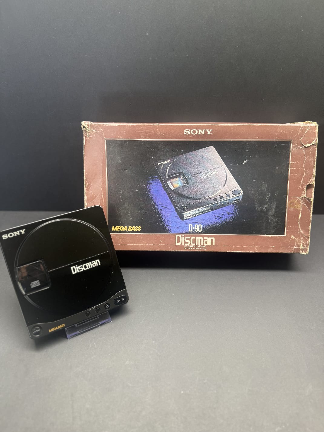 Sony Discman D-90 Digital Mega Bass Compact Disc Player Boxed. SERVICED. VGC