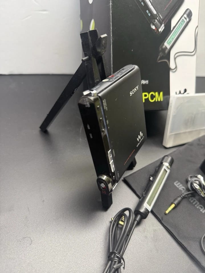 SONY MZ-RH1 MiniDisc Walkman HI-MD Boxed. NEW OLED SCREEN. Sony Mic. Extras.