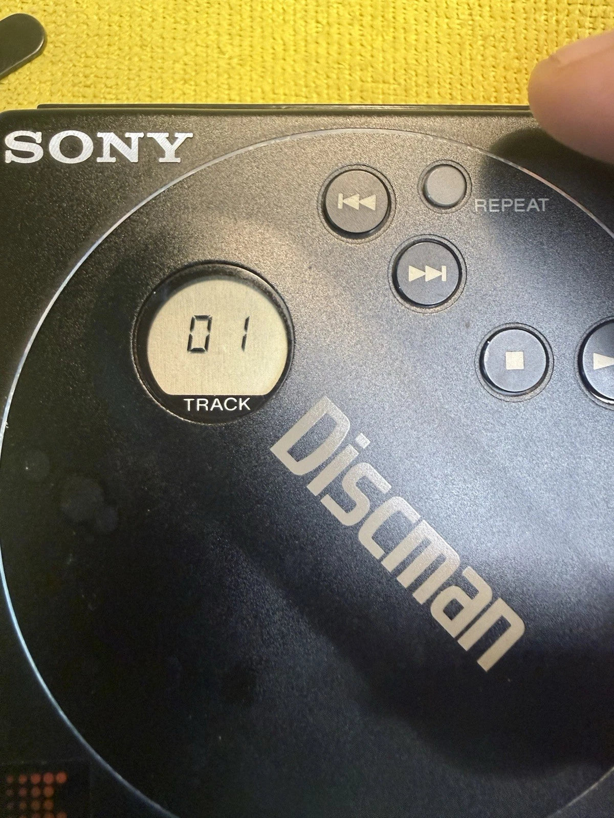 Sony Discman D-88 Fully Serviced. Carry Case.  Headphones. Holder.  VGC